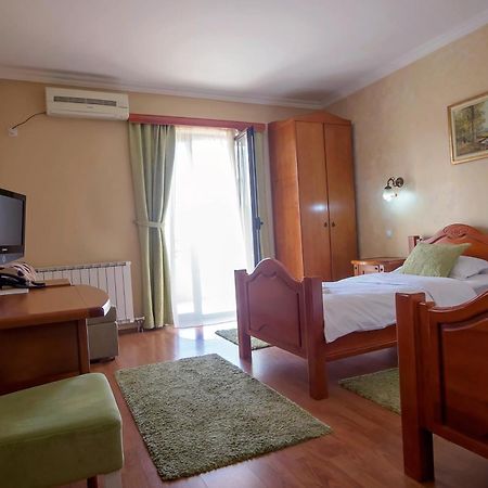 Hotel Holiday Podgorica Eksteriør billede