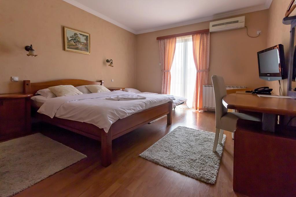 Hotel Holiday Podgorica Eksteriør billede